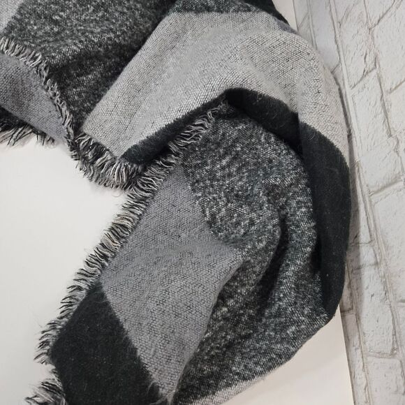 Warm, large blanket scarf - Picture 6 of 7